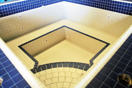 Showcase Commercial Tiled Spas 85