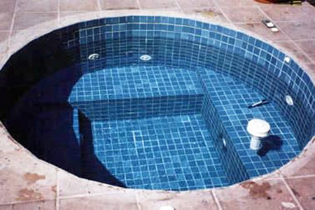 Residential 6 foot Round Tiled Spa